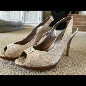 Women’s Moda Spana Quicksand peep toe beige heel